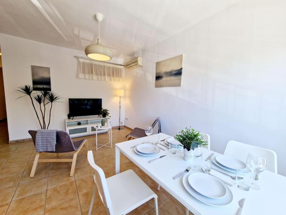 Butibamba Beach Apartment ลากาลาเดมิฮาส ภายนอก รูปภาพ
